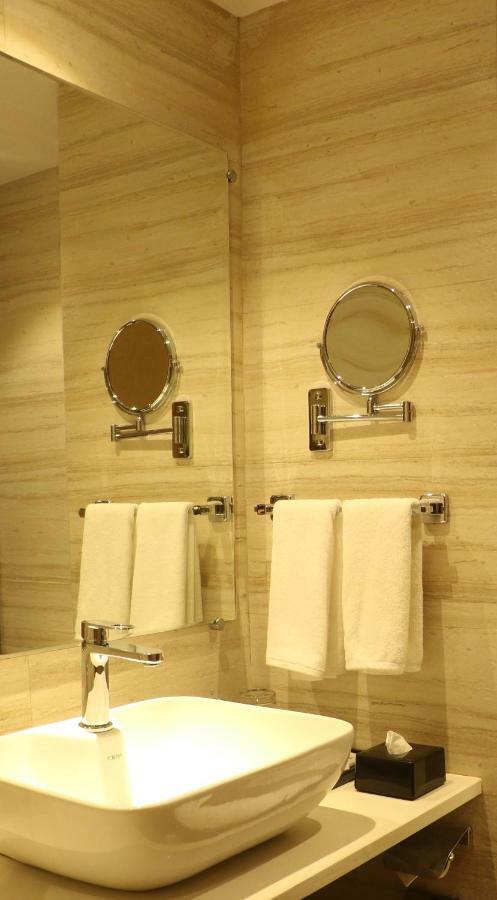 Regenta Central Harsha Vapi Pārdi Zewnętrze zdjęcie